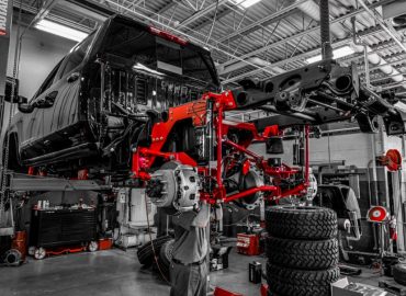 Everest Lifted Trucks – Truck dealer in Morton IL