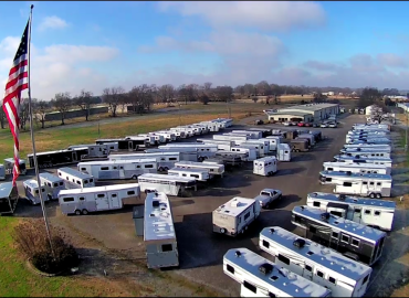 Select Trailer Co – Horse trailer dealer in Shelbyville TN